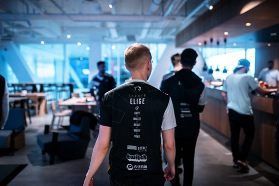 王者荣耀张良2024最强装备搭配与账号交易详解